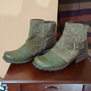 Earth Origins Hunter Green Ankle Boots